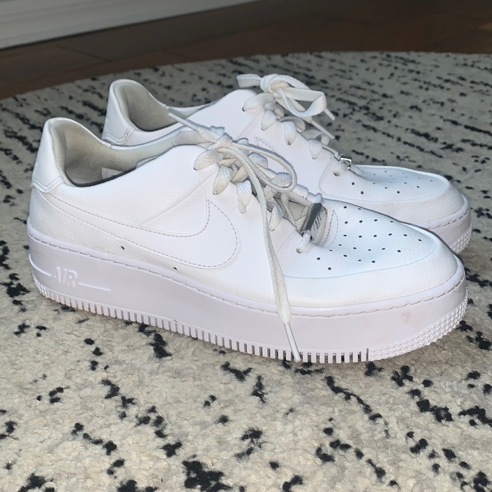 NIKE Air Force 1s.